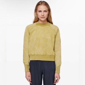 Lululemon Ready to Roll Crew
Washed Vintage Gold size 6